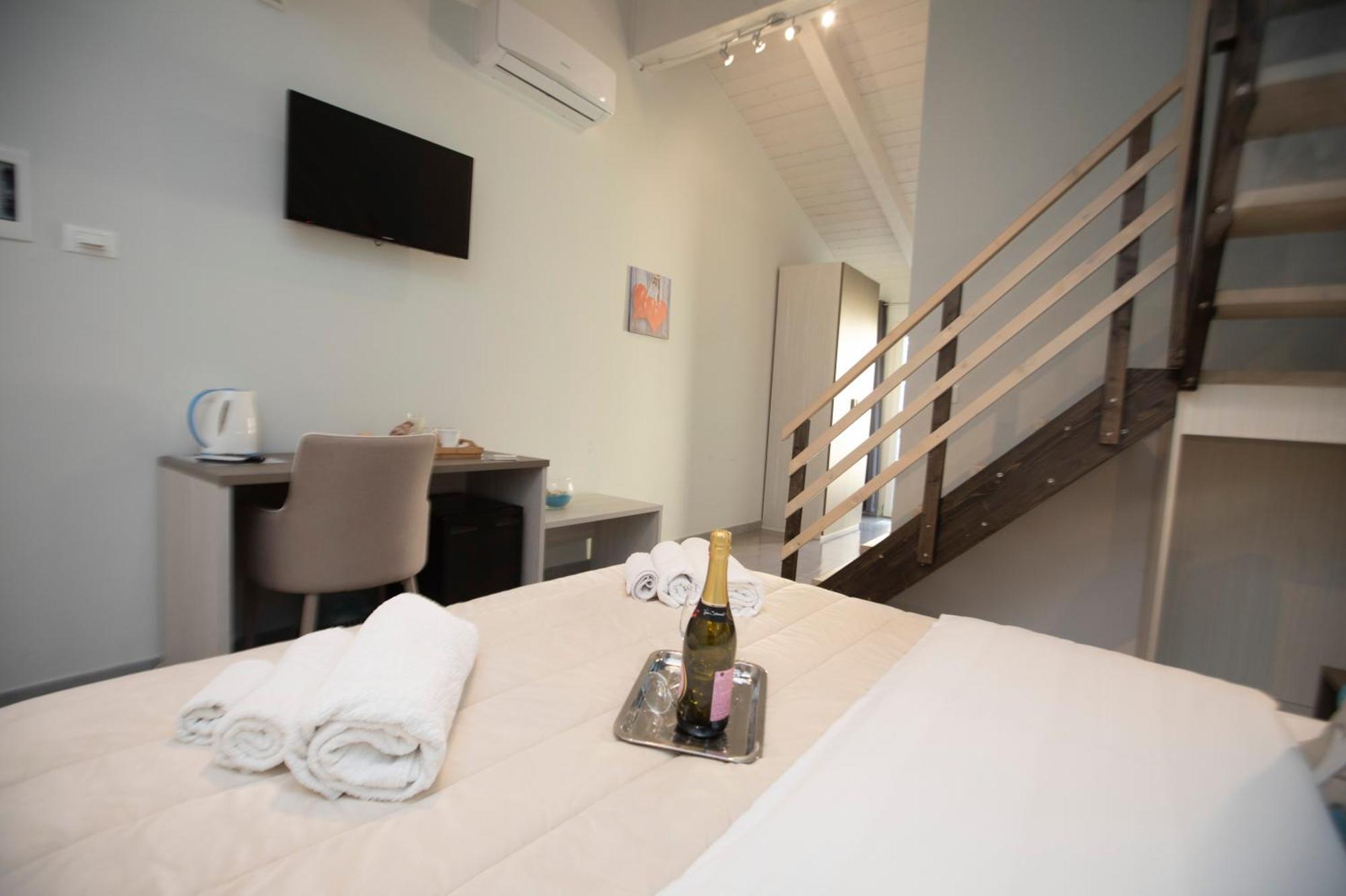 La Perla Amantea - Rooms & Apartaments Eksteriør billede